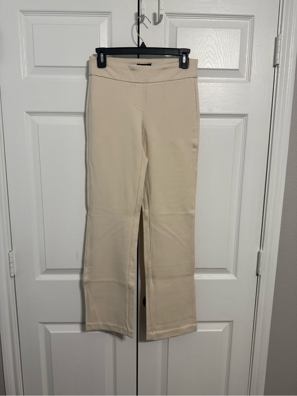 Jones & Co Cream Straight Leg Pants XS